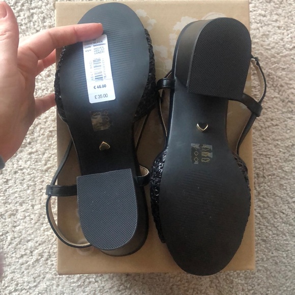 Oasis Woven Heeled Sandal - Picture 9 of 11